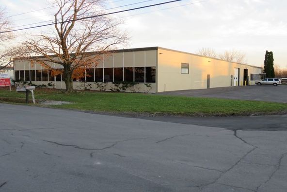 Freestanding Flex Bldg: 112 Pickard Dr E, Syracuse, NY 13211